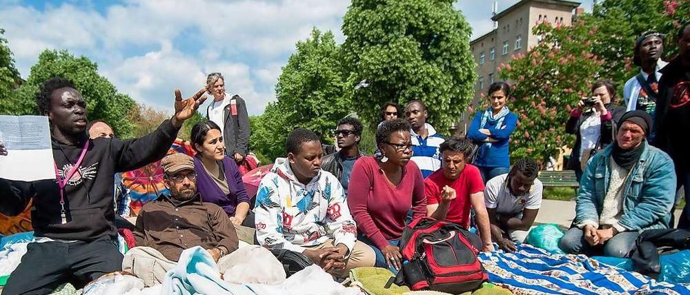 Die Flüchtlinge am Oranienplatz haben ihren Hungerstreik am Mittwoch vorerst unterbrochen.