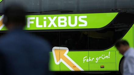 Eine Verwechslung bei dem Fernbus-Unternehmen Flixbus führte zu einer mehrstündigen Verspätung.