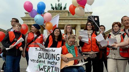 Auch in Berlin streiken Erzieherinnen und Erzieher für mehr Geld.
