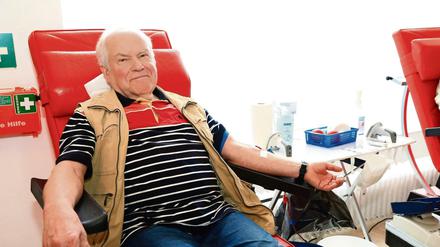 Peter Eichelmann hat sich allein fürs DRK mehr als 100 Mal Blut lassen.