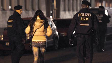 Unter Kontrolle: Prostitution ist auf der Kurfürstenstraße erlaubt - steht aber unter Beobachtung. 