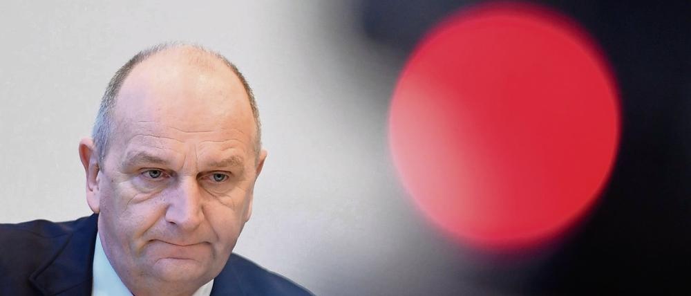 Pragmatisch. "Problem sind dazu da, gelöst zu werden", sagte Brandenburgs Landeschef Dietmar Woidke (SPD) zur aktuellen Lage am BER.