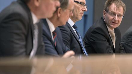 Generalbundesanwalt Peter Frank, BKA-Chef Holger Münch, Berlins Generalstaatsanwalt Ralf Rother und Berlins Polizeipräsident Klaus Kandt (von rechts nach links) bei der Pressekonferenz zum Anschlag.