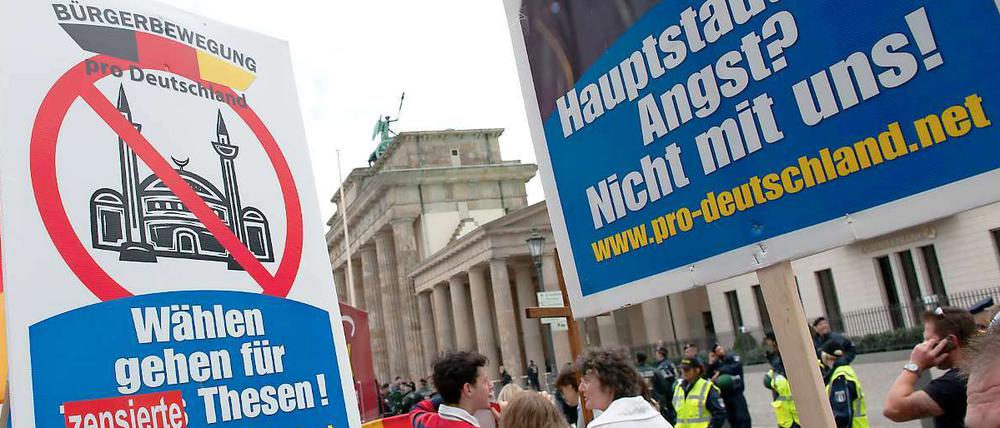 Die rechtspopulistische Partei "Pro Deutschland" ruft bei ihren Kundgebungen immer auch Gegendemonstranten auf den Plan. 