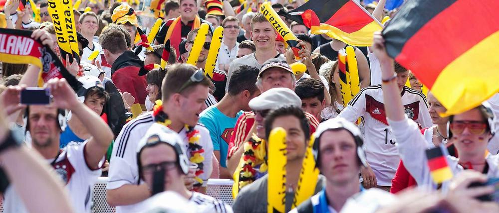 Im WM-Fieber: Fans der deutschen Nationalelf auf der Fanmeile in Berlin.