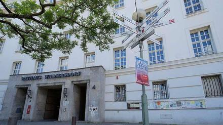Ausgedient. Bis Jahresende will der Bezirk das Rathaus Wilmersdorf räumen, um künftig etwa zwei Millionen Euro Kosten pro Jahr zu sparen. 