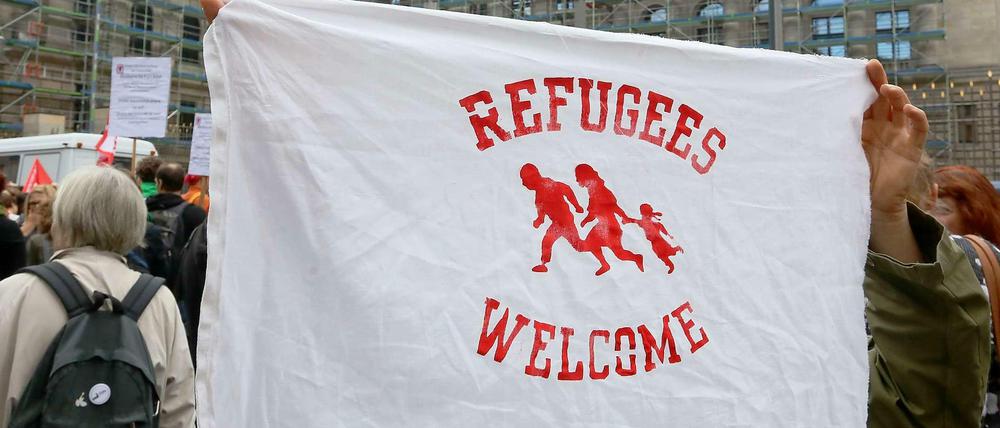 Flüchtlinge willkommen. Am 19.09.2014 wurde in Berlin vor dem Bundesrat gegen eine Verschärfung des Asylrechts demonstriert.