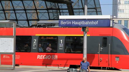Regional- und Fernbahngleis im Hauptbahnhof in Berlin-Mitte.