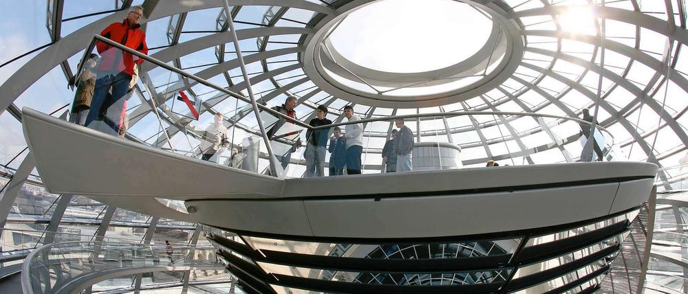 Wegen Wartungsarbeiten ist die Reichstagskuppel für Besucher gesperrt.