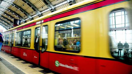 Tatort S7. Die Linie fährt quer durch ganz Berlin - und ist zwischen Grunewald und Nikolassee sieben Minuten ohne Halt unterwegs.