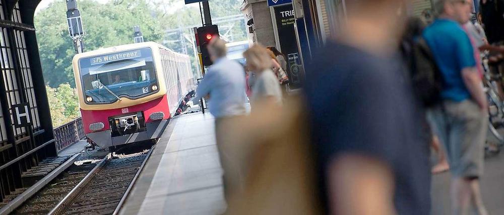 Entscheidung über ein Volksbegehren zur Zukunft der S-Bahn fällt im Mai.