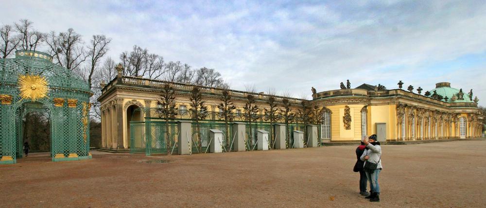 Schnell noch ein Foto: Auch der Damenflügel am Schloss Sanssouci hat 2016 geschlossen.