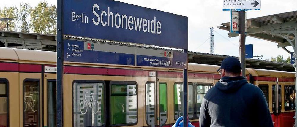 Wieder Gewaltexzesse im Berliner ÖPNV. Ein 22-Jähriger wurde auf dem S-Bahnhof Schöneweide niedergeschlagen.