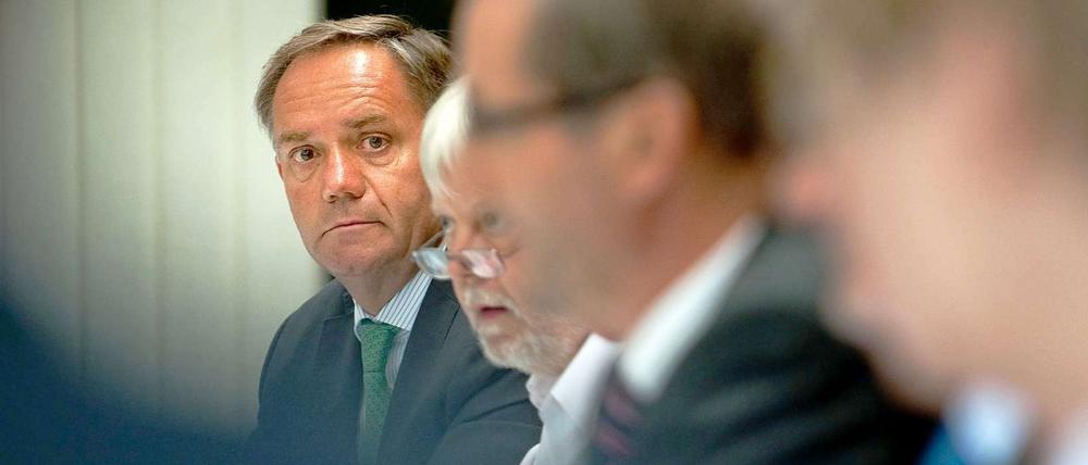 Rainer Schwarz bleibt vorerst Flughafen-Chef.