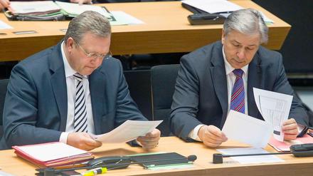 Noch regieren sie gemeinsam: Innensenator Frank Henkel (CDU) und Senatschef Klaus Wowereit (SPD).