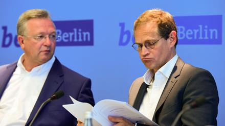 Berlins Regierender Bürgermeister Michael Müller (rechts, SPD) und Innensenator Frank Henkel (CDU). 