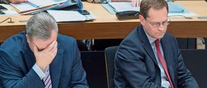 Berlins Innensenator Frank Henkel (CDU, l) und Berlins Regierender Bürgermeister Michael Müller (SPD) schalten kurz vor der Sommerpause in den Wahlkampfmodus.