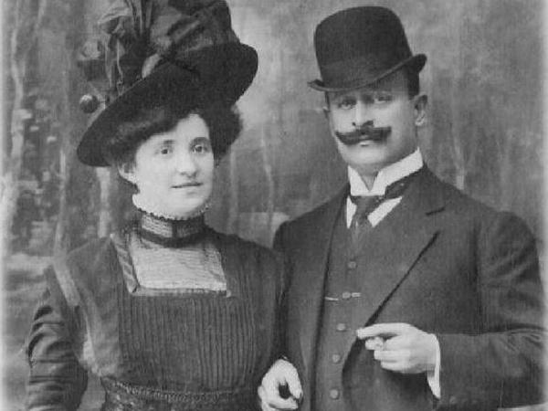Wilhelminisches Bürgerpaar im Sonntagsstaat: Claire und Philipp Lambertz in den frühen Berliner Jahren. Um 1910 waren sie in die Hauptstadt gezogen, ins Bayerische Viertel.