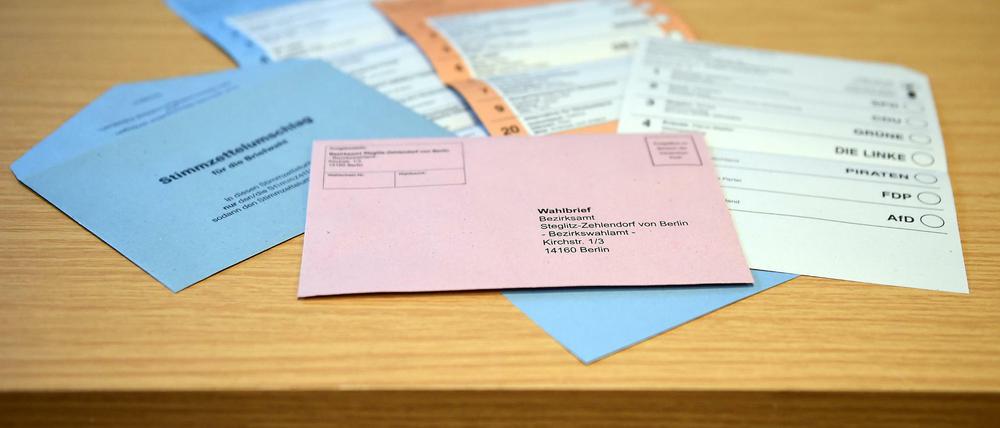 Unterlagen zur Briefwahl zur Abgeordnetenhauswahl.