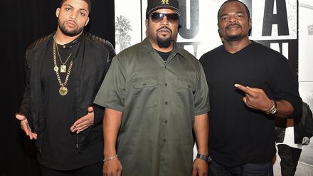 Familienbande. O'Shea Jackson Jr., sein Vater Ice Cube and "Straight Outta Compton"-Regisseur F. Gary Gray (v.li.).