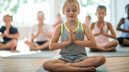 Im Hier und Jetzt. Auch Kinder können schon meditieren: Mit einer geeigneten Anleitung, wie etwa einer Fantasiereise, lässt sich Erstaunliches bewirken.