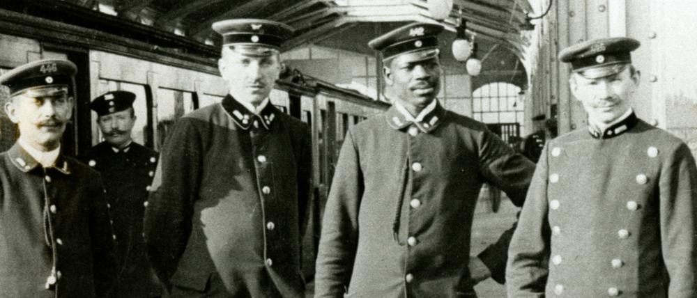 Vom Schaffner arbeitete sich der Kameruner Martin Dibobe bis zum Zugführer hoch.