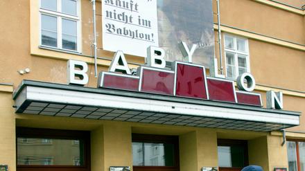 Im Oktober sprühte Babylon-Chef Timothy Grossmann Davidsterne auf die Eingangstüren des Kinos. Die "Kunstaktion" stieß auf viel Ablehnung.
