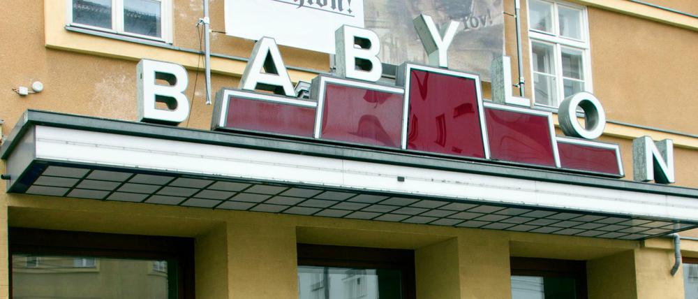 Im Oktober sprühte Babylon-Chef Timothy Grossmann Davidsterne auf die Eingangstüren des Kinos. Die "Kunstaktion" stieß auf viel Ablehnung.