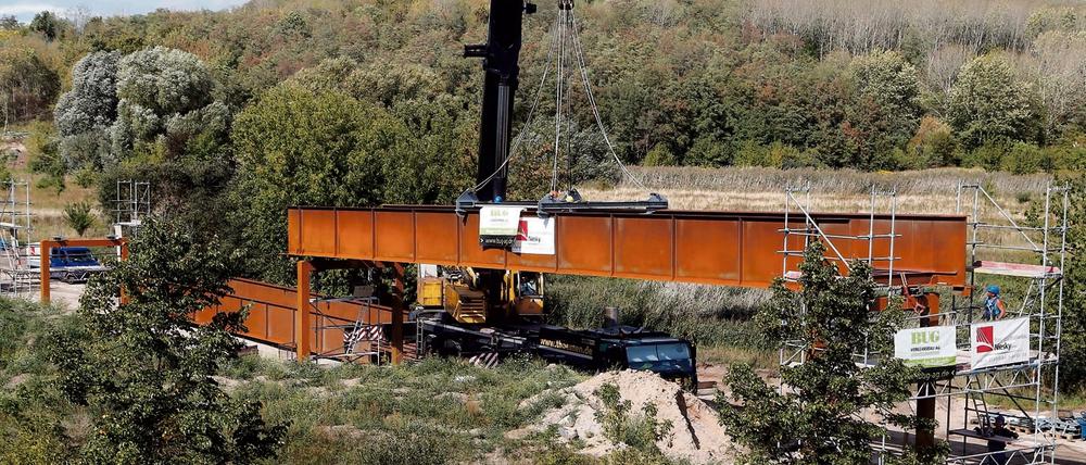 Am Mittwoch hat der Bau des 280 Meter langen Wuhlestegs zwischen Marzahn und Hellersdorf begonnen.