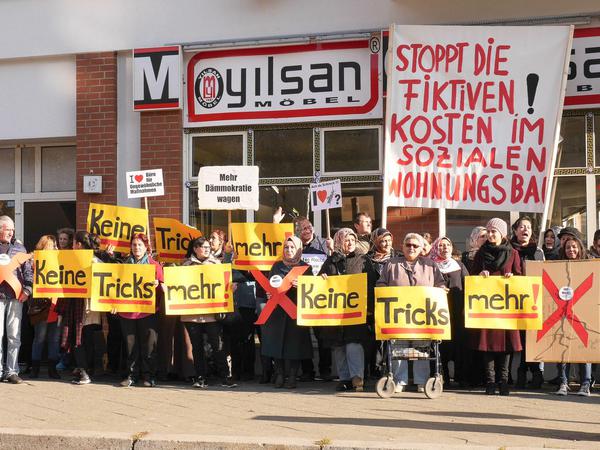 Bewohner der Koloniestraße protestieren gegen ihre Mieterhöhungen, eine Folge der so genannten Kostenmiete.