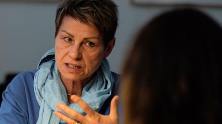 Sozialsenatorin Elke Breitenbach will den Anteil von Migrantinnen und Migranten in der Verwaltung erhöhen.