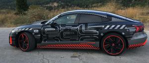 Für den Prototyp des Audi RS e-tron GT wurden sogar eigene Tarnfolien entworfen.
