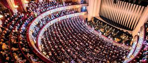 Der Zuschauerraum der Komischen Oper fasst fast 1200 Zuschauer. 