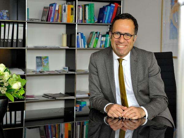  Mazda Adli, 46, ist Chefarzt der Fliedner-Klinik Berlin und Stressforscher an der Charité. Zudem hat er ein interdisziplinäres Forum mit dem Titel „Stress and the City“ gegründet.