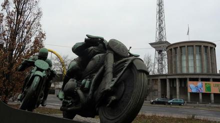 Das Avus-Denkmal am Messedamm.