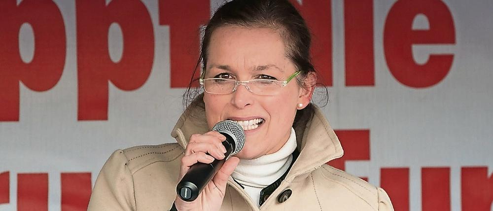Tatjana Festerling, hier im April 2015 bei einer Pegida-Kundgebung in Dresden