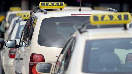 Nur geprüfte Taxifahrer dürfen auf die Straße. Viele Fahrgäste merken davon wenig.