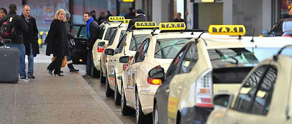 Einsteigen bitte. Die Taxi-Kurzstrecke gibt's auch künftig für vier Euro.