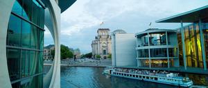Der Bundestag hatte am 20. Juni 1991 entschieden, wegen der deutschen Wiedervereinigung den Sitz der Bundeshauptstadt von Bonn nach Berlin zu verlegen.