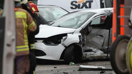 Der Unfallort. Der Renault Clio wurde völlig zerstört. Schon vorher kam es an der Stelle zu schweren Unfällen. 