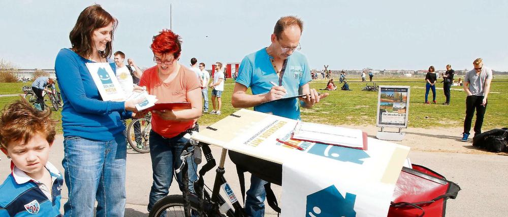 Unterschriften für Volksbegehren werden gerne auf dem Tempelhofer Feld gesammelt. Dort war man 2014 erfolgreich.