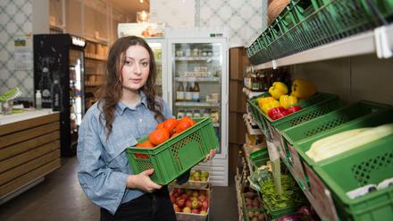 Milena Glimbovski, Geschäftsführerin von dem Lebensmittelgeschäft "Original Unverpackt" in ihrem Laden in Berlin.
