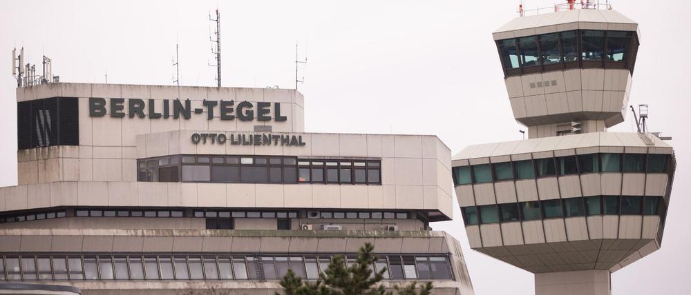 Blick auf das Hauptgebäude und den Tower des Flughafens Tegel am 20.03.2017 in Berlin. 
