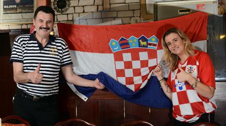 Ruzica Zaja und Ivan Tokic fiebern im „Dalmacija Grill“ für Kroatien.
