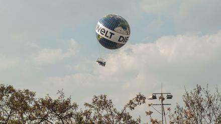 In Schieflage. Der "Weltballon" geriet in heftige Windböen.