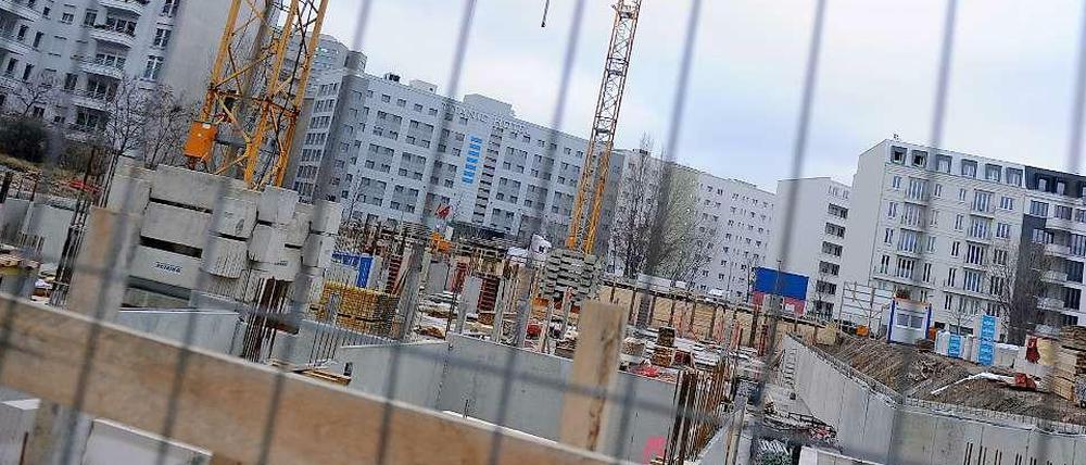 Um der wachsenden Nachfrage nach Wohnraum gerecht zu werden, will der Berliner Senat jährlich 9000 neue Wohnungen bauen.
