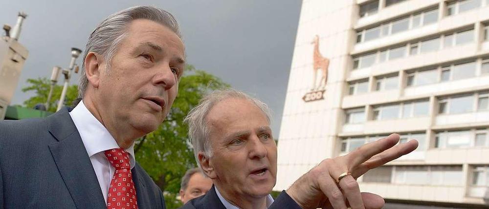 Was gibt's Neues in der City West? Klaus Wowereit (links) und Willy Weiland, Präsident des Hotel- und Gaststättenverbands.