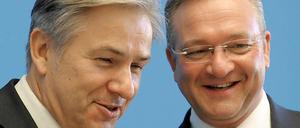 Die ersten 100 Tage sind geschafft: Klaus Wowereit (SPD) und Frank Henkel (CDU), die führenden Köpfe der rot-schwarzen Koalition in Berlin.