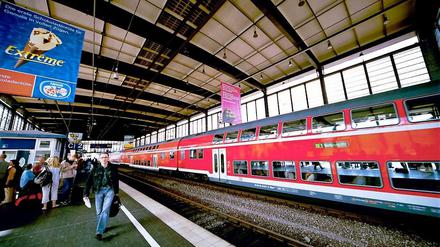Regional in die Ferne. Vom Bahnhof Zoo sollen ab April wieder täglich Züge nach Hamburg fahren. 