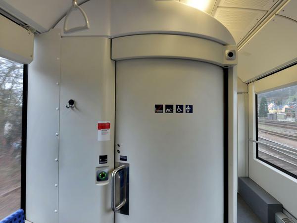 Die Toiletten in den Zügen sind in der Regel geschlossene Systeme.